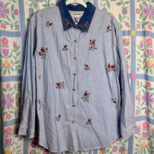 Vintage Cabin Creek Blue Pin Striped Flower Embroidered Button Down Shirt